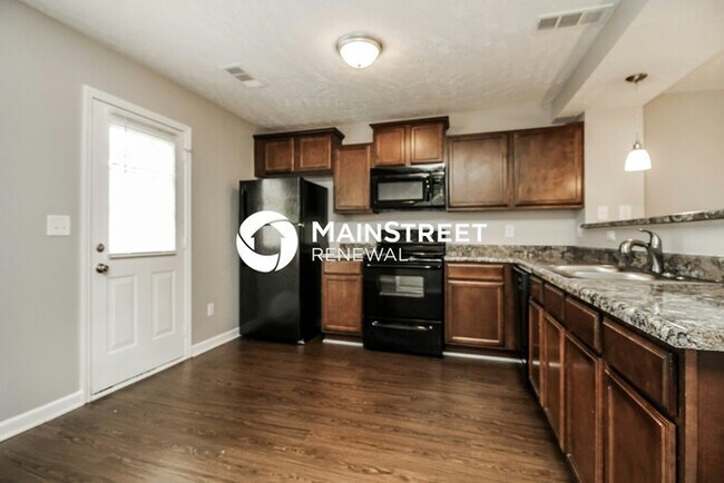 Photo - 3 Bedroom Pet-Friendly Home in La Vergne, TN with Main Street Renewal