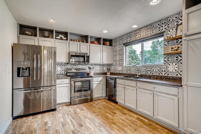 Photo - 6180 Millbridge Ave