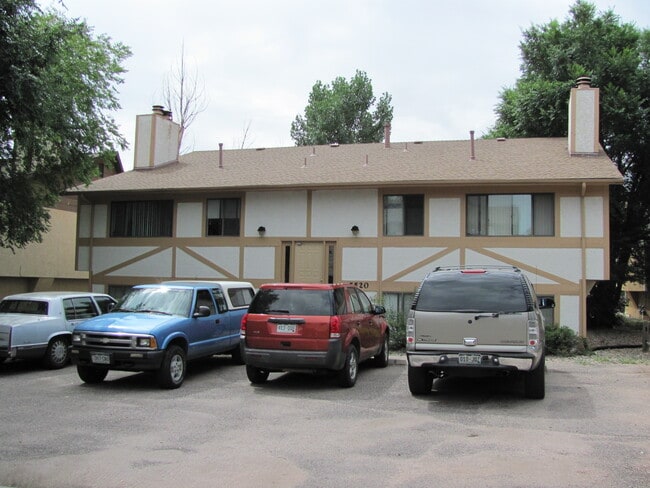 Forplex recientemente pintado - 5520 Bowden Loop Unidad A