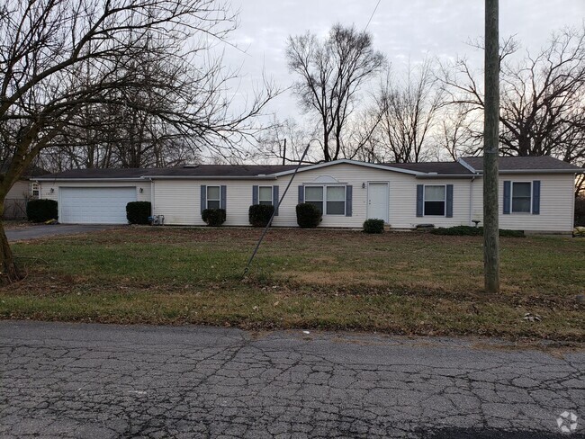 Building Photo - Spacious 4-bedroom, 2 bath, 2 car garage w... Rental