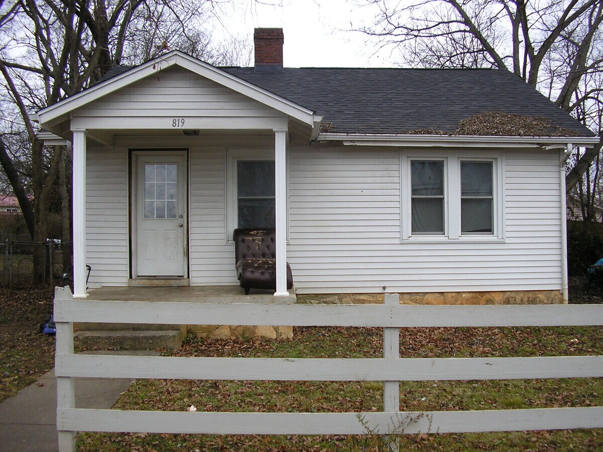 Photo - 819 Winona Ave House