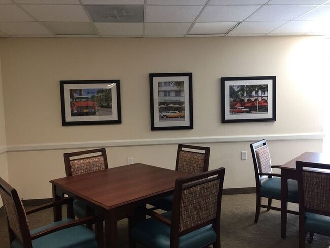 Photo - 1400 Le Baron Ave