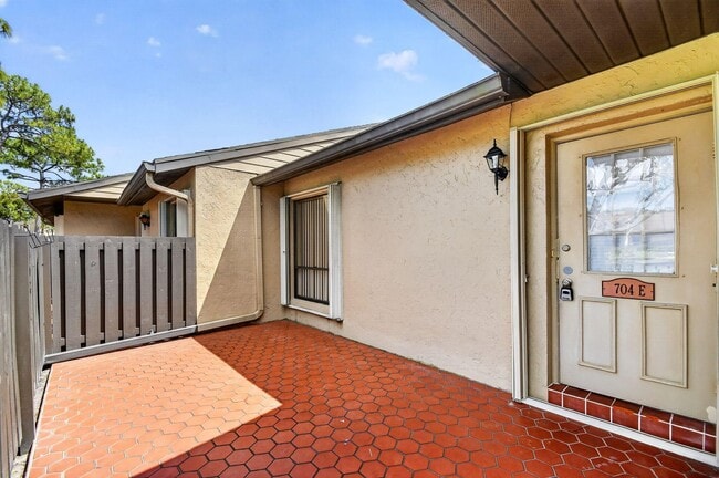 Photo - 704 Sunny Pine Way