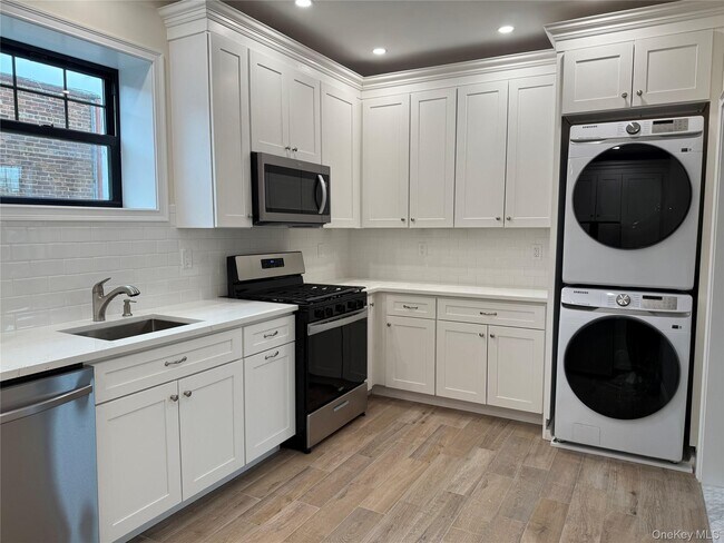 162 2nd St Unit 4
