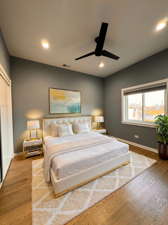 Primary bedroom/Virtually Staged - 5938 W Montrose Ave Unit 1