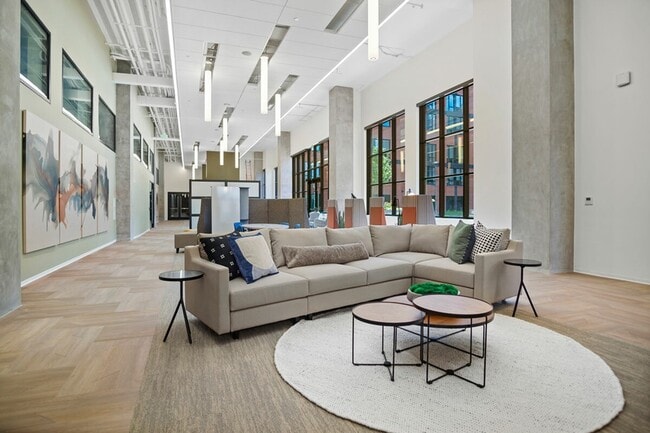 Building Photo - Broadview at Vanderbilt