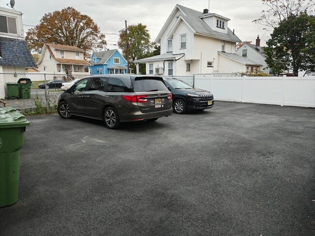 Photo - 645 E St Georges Ave