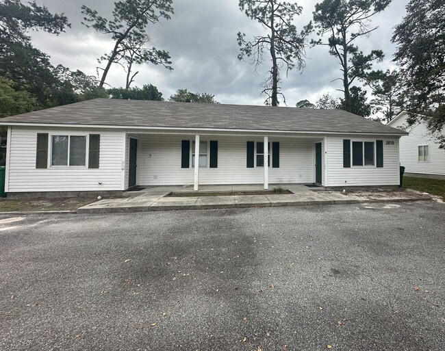 Building Photo - 2 bed/ 2 bathroom Duplex in the heart of V... Rental