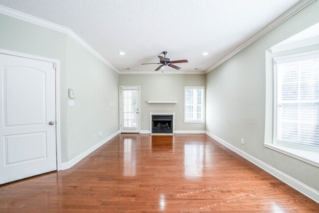 Photo - West Hills House 3BR/ 2.5BA, 2 Car garage, primary bedroom on main level