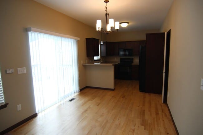 Photo - 4 Bedroom, 3 bath close to University