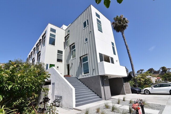 Building Photo - 2533 S Curson Ave Unit 3G Rental
