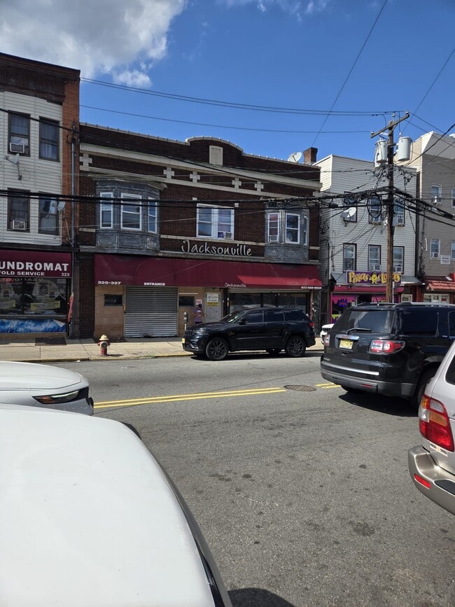 Building Photo - 325-329-329 Grand St Unit #2L