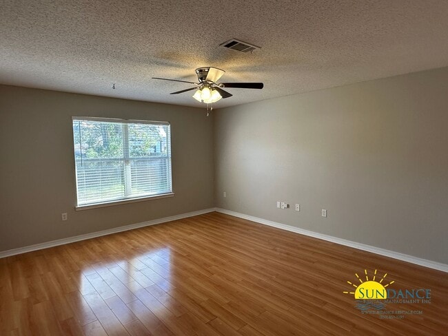 Photo - Beautiful 4 Bedroom Home in Navarre!