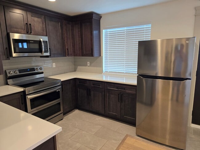 Photo - 1bed 1bath Home in Tacoma with lots of parking and W/D