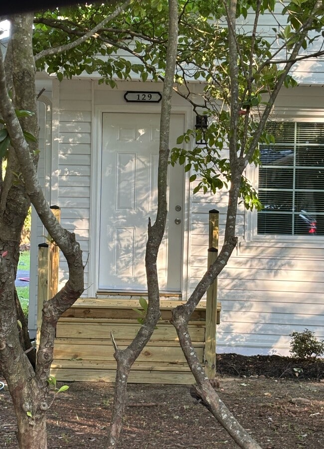 Building Photo - North Helen Unit 129