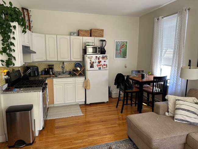 Photo - 375 Centre St Unidad 1