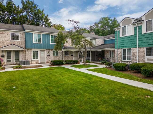 Photo - Edgewood Court North