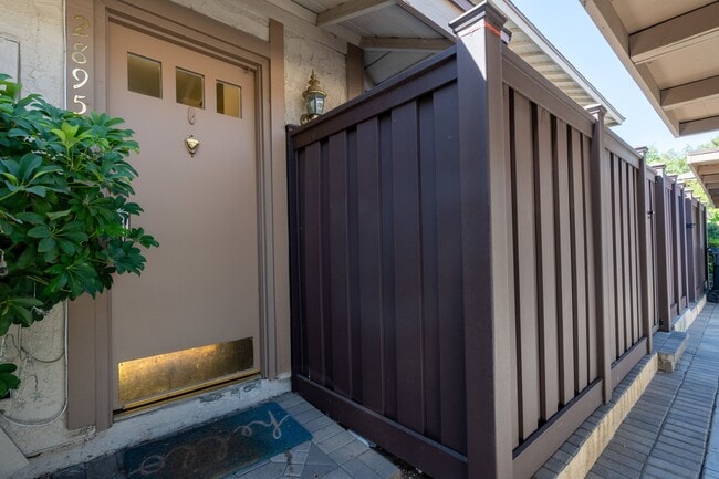 Building Photo - 28955 Oak Creek Ln