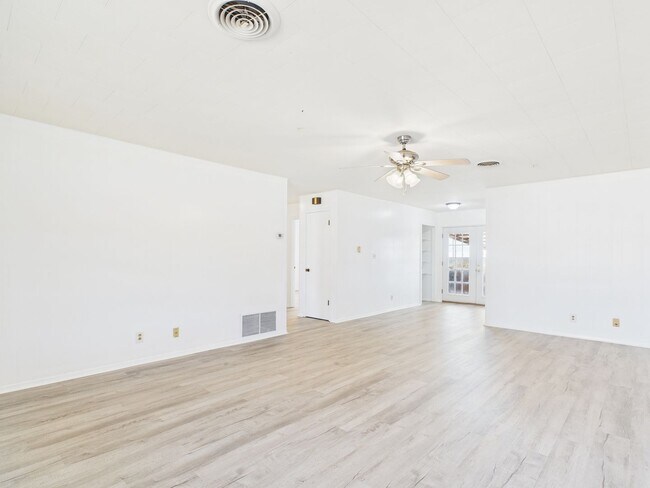 Photo - 100 NW Hills Dr Unit 17