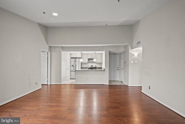 Photo - 1504 Lincoln Way Unidad 411