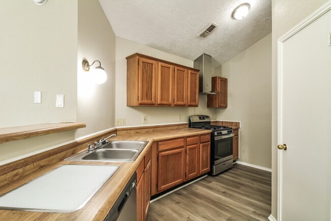 Photo - 901 Briarcreek Dr