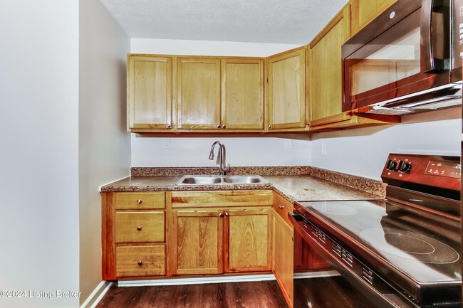 Photo - 2821 Rowan St