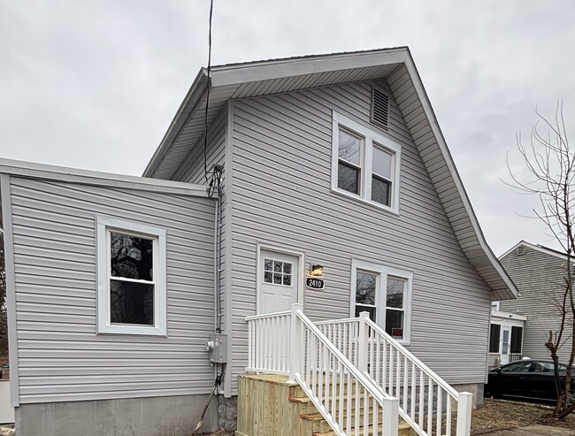 Photo - 2410 Cedar Ave