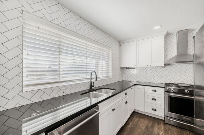 Photo - 4585 Martin Dr