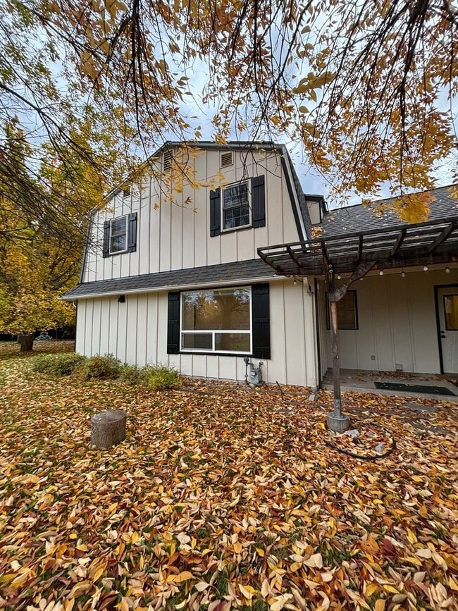 Photo - Spacious 4BR, 2.5BA home on 1.3 acres in O...