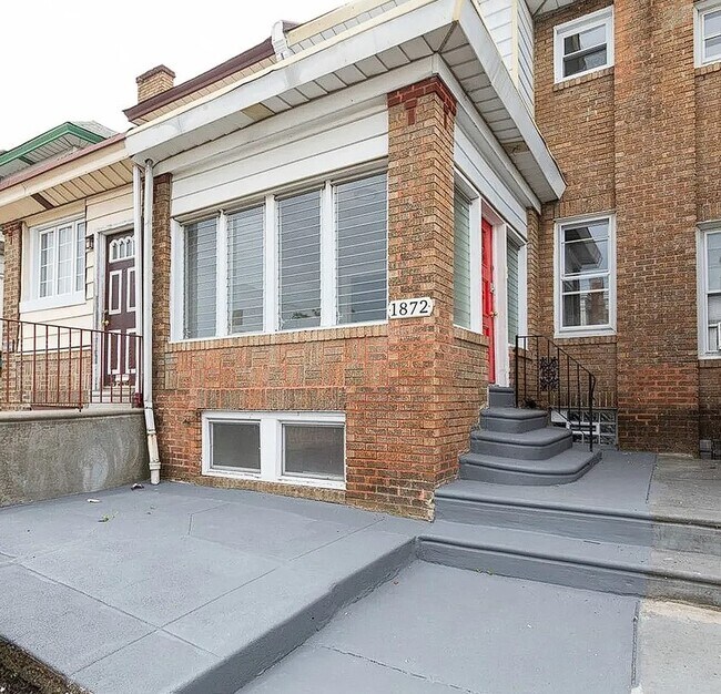 Photo - 1872 Conlyn St