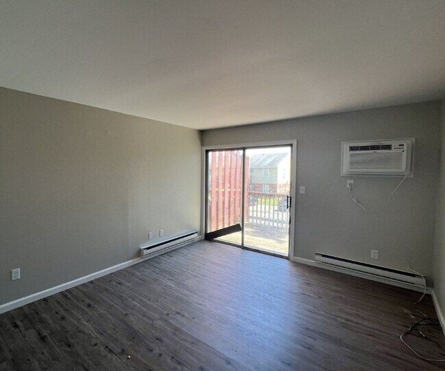Photo - 813-817-817 N Ulster St Unidad 813-B