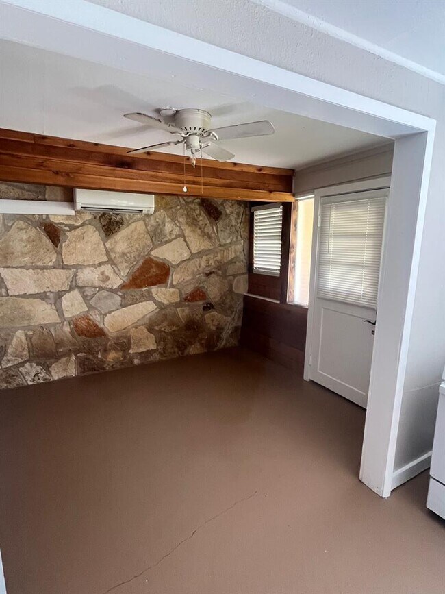 Photo - 1609 Morgan Ln