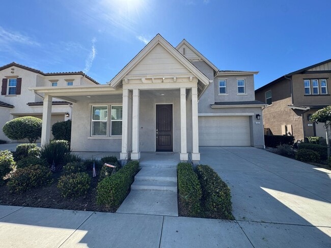 Building Photo - 4 Bed + 3 Bath Solana Heights Home with Ocean & Island Views