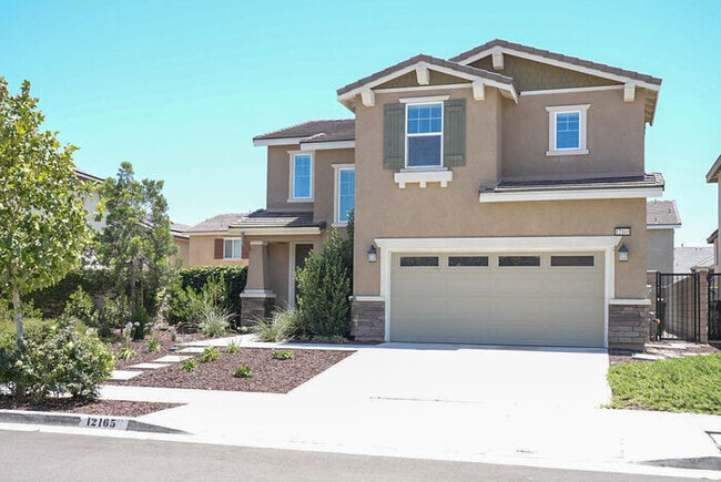 Building Photo - Beautiful 2 Story 4 Bedroom Home in Great ...