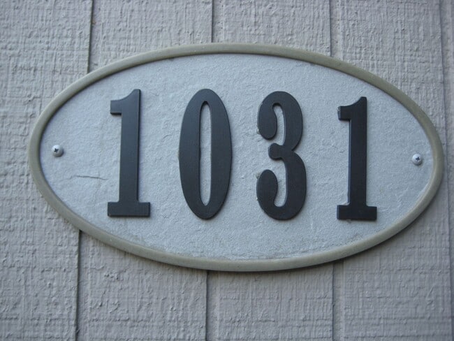 Building Photo - 2x2 Unit 1031 Chadwick Cir Rental