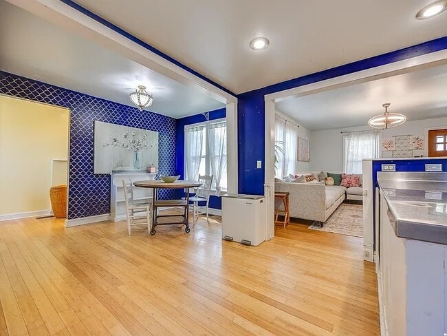 Photo - 1512 College St