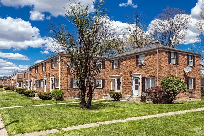 Building Photo - Franklin Village Apartments