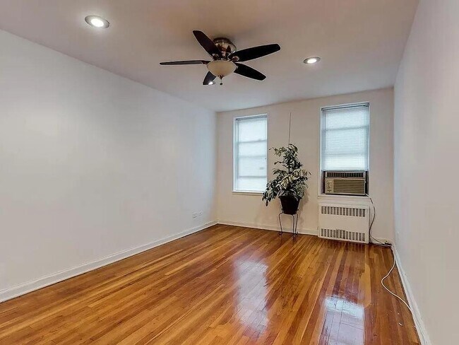 Photo - 2104 Holland Ave