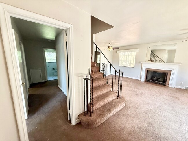 Photo - 2527 Versailles Ave