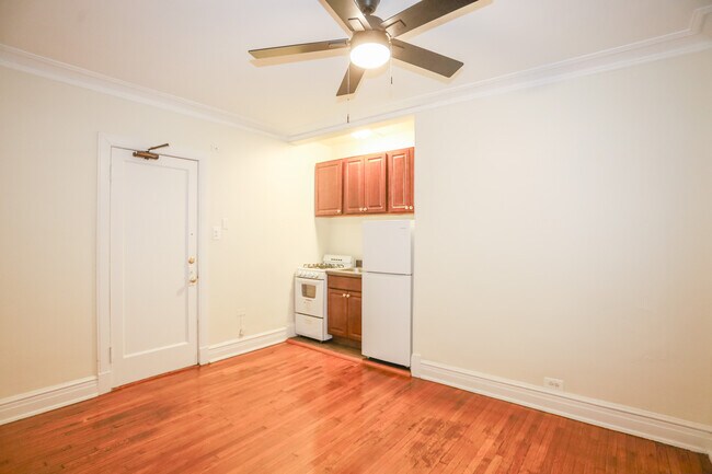 Building Photo - 4554 Malden St Unit 106