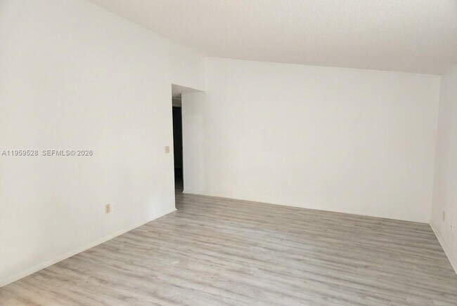 Photo - 2420 NW 33rd St Unit 1011