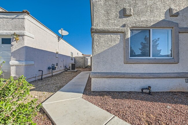 Photo - 1720 Dwayne Stedman Ave