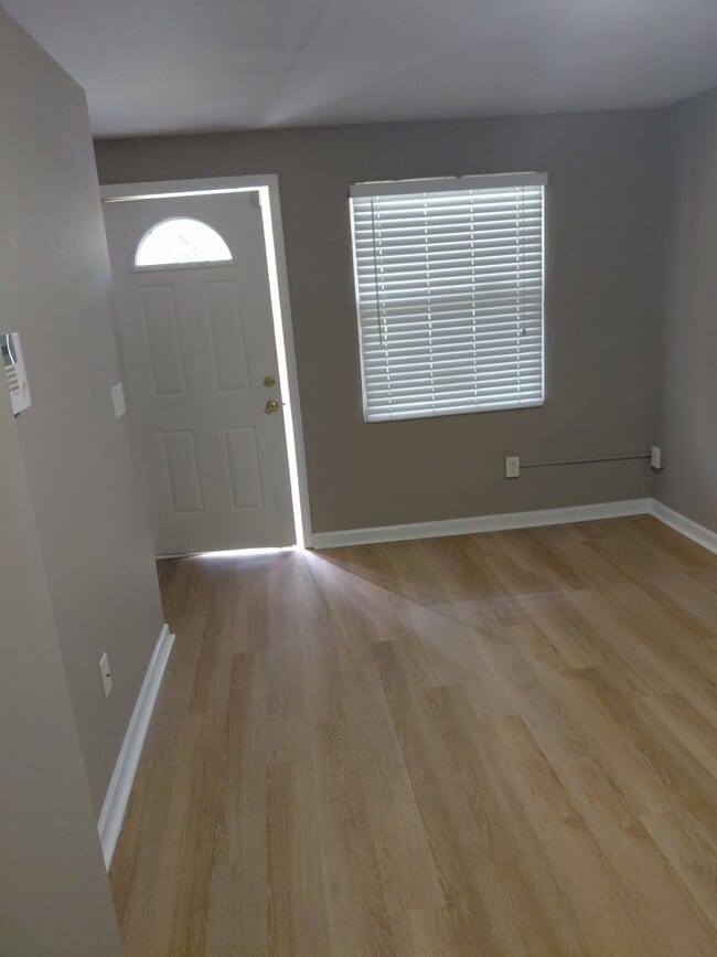 Photo - 548 Thurmond St NW
