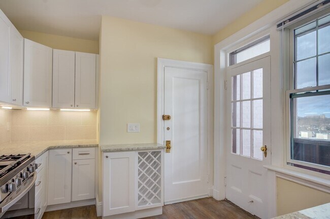 Photo - 321 Tappan St Unit 6