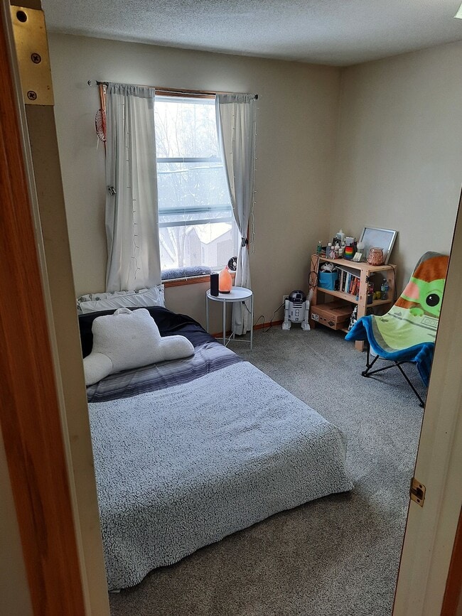 Photo - 228-226 6 Ave
