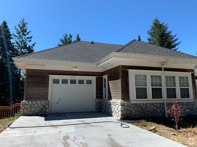 Building Photo - Three Bed Custom Home Arcata