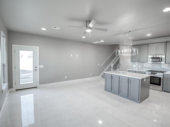 Photo - 609 Abadan Dr