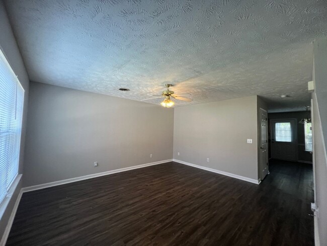 Photo - 1512 Center Pt