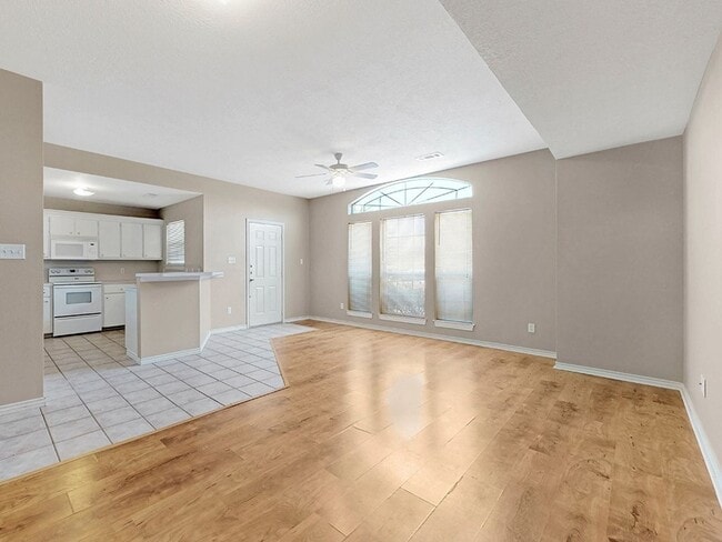 Photo - 1421 Western Oaks Ct