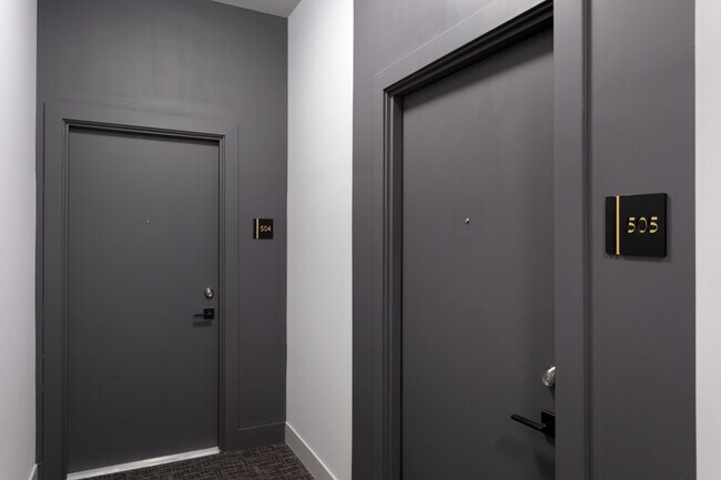 Photo - 2505 W Farragut Ave Unit 202